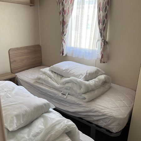 Pg173 Golden Palm Resort 6 Berth Caravan With Decking Chapel Saint Leonards Bagian luar foto