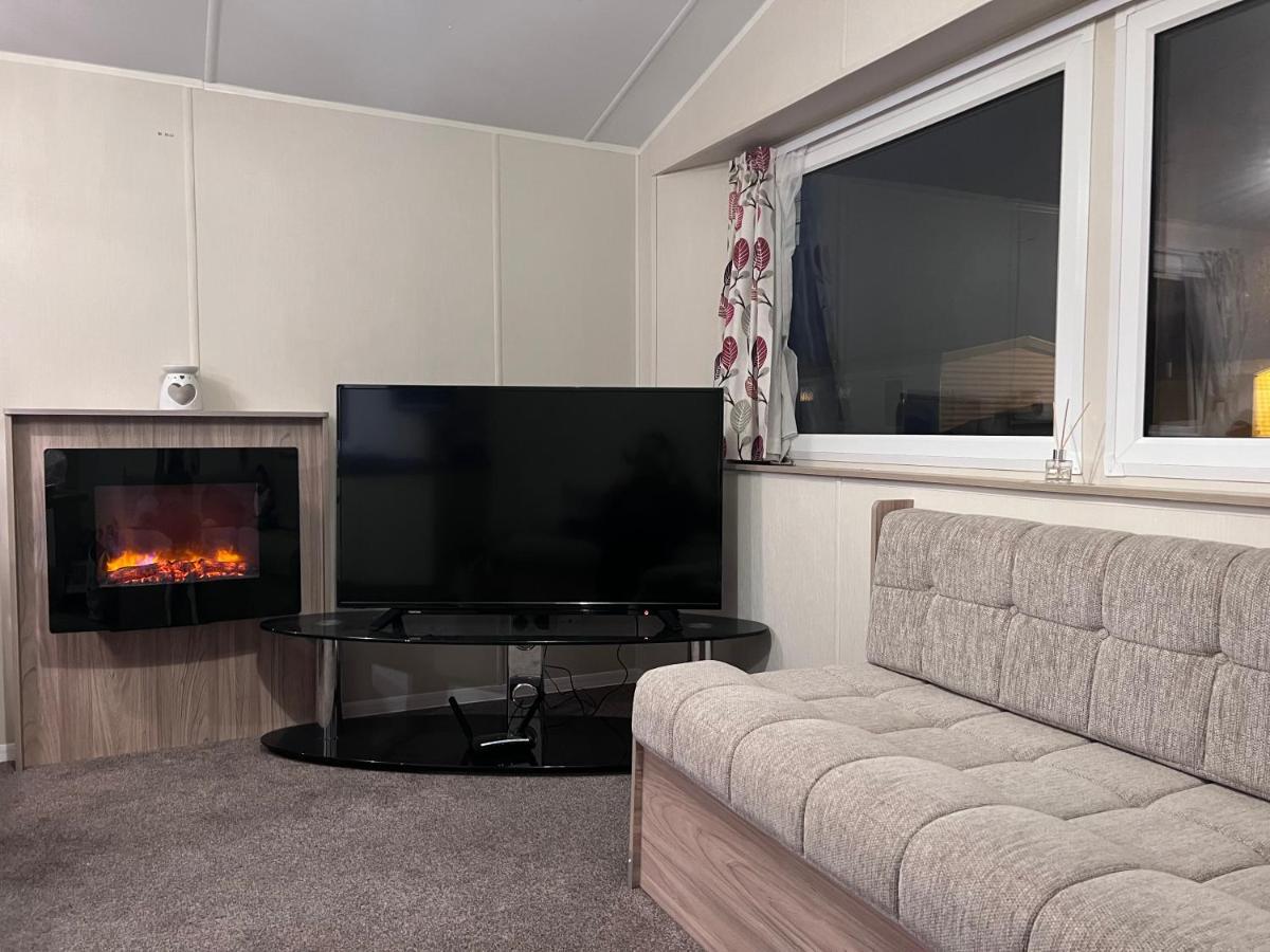 Pg173 Golden Palm Resort 6 Berth Caravan With Decking Chapel Saint Leonards Bagian luar foto