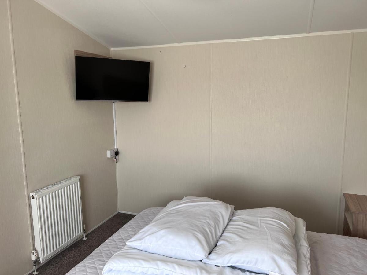 Pg173 Golden Palm Resort 6 Berth Caravan With Decking Chapel Saint Leonards Bagian luar foto