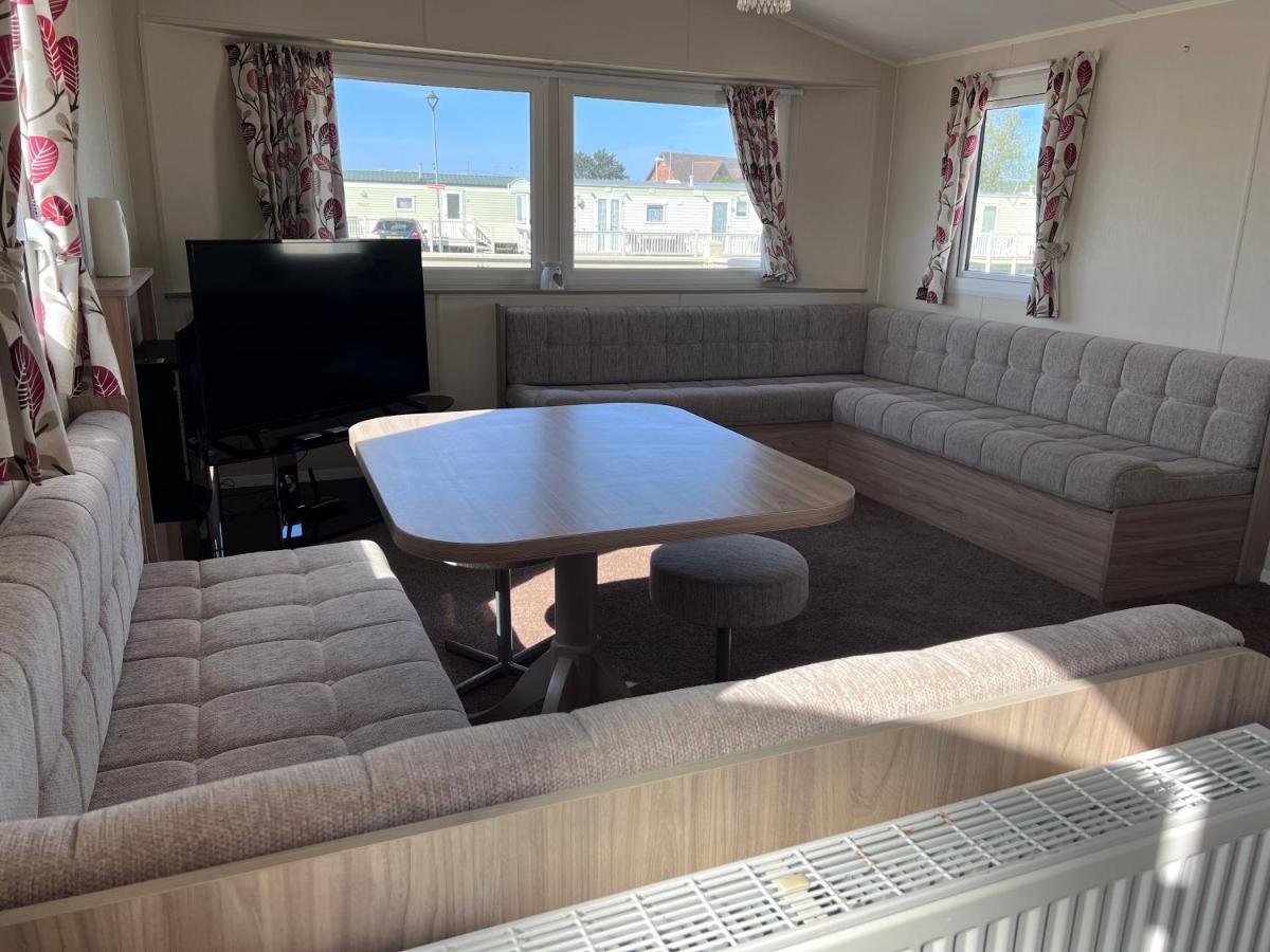 Pg173 Golden Palm Resort 6 Berth Caravan With Decking Chapel Saint Leonards Bagian luar foto
