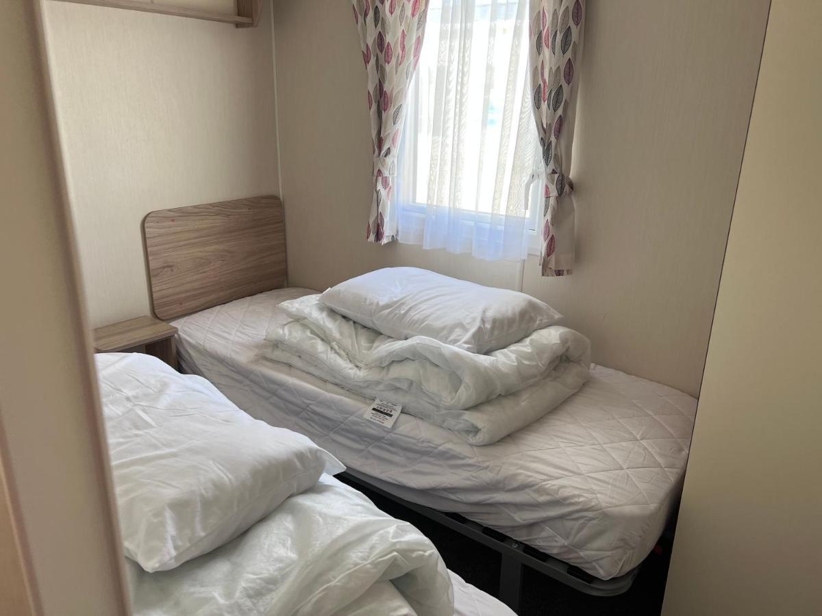 Pg173 Golden Palm Resort 6 Berth Caravan With Decking Chapel Saint Leonards Bagian luar foto