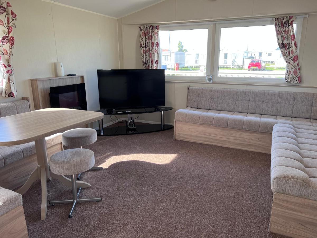 Pg173 Golden Palm Resort 6 Berth Caravan With Decking Chapel Saint Leonards Bagian luar foto
